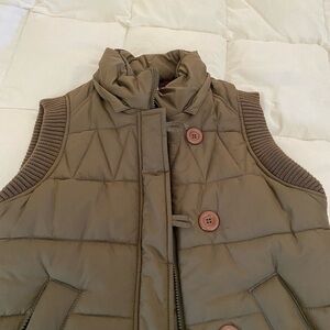 Ladies vest with removable hood- insulated